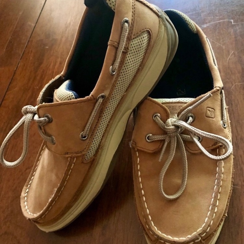 EUC boys Sperry’s size 6